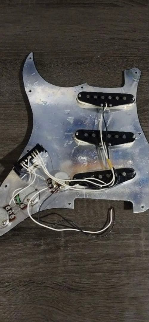 Fender Japan ST72-55アッセンブリーに載せ替えたSquier