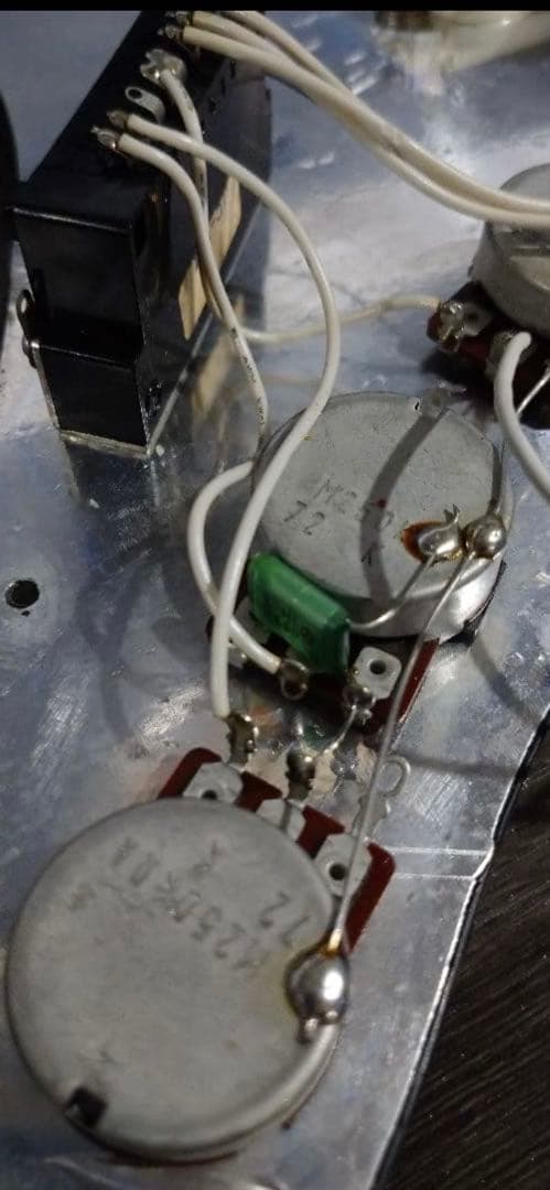 Fender Japan ST72-55アッセンブリーに載せ替えたSquier