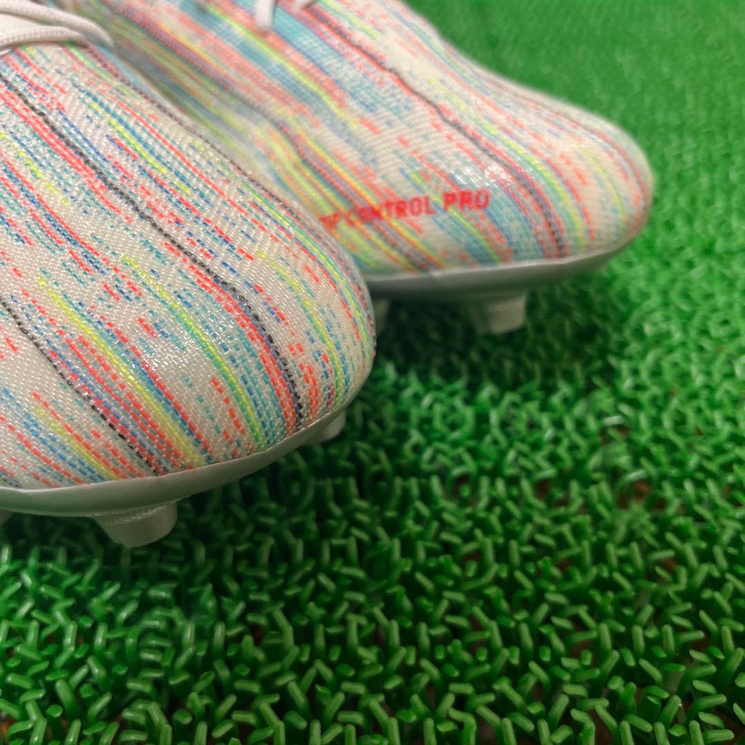 プーマ サッカースパイク プーマ ウルトラ 1.2 HG(ホワイト×レッド)