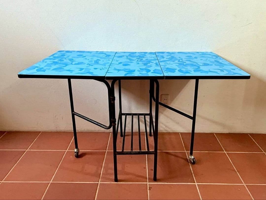 1091 ビンテージ　古い鉄脚のバタフライテーブル　当時物　レトロポップ　デスク