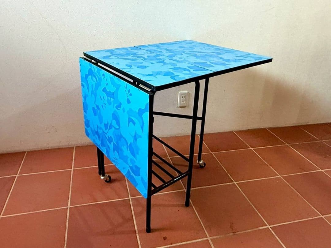 1091 ビンテージ　古い鉄脚のバタフライテーブル　当時物　レトロポップ　デスク