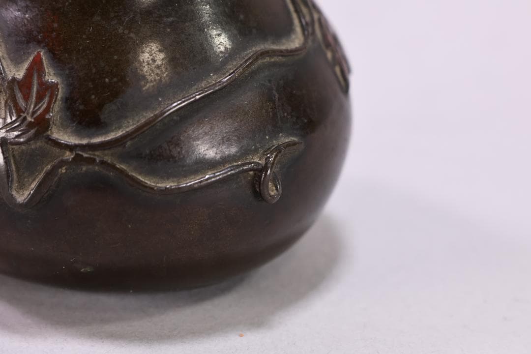 古銅製　赤銅　大明仙徳　瓢箪型　高盛彫刻　蜻蛉蔦紋　置物　一輪挿し　花器　筆立