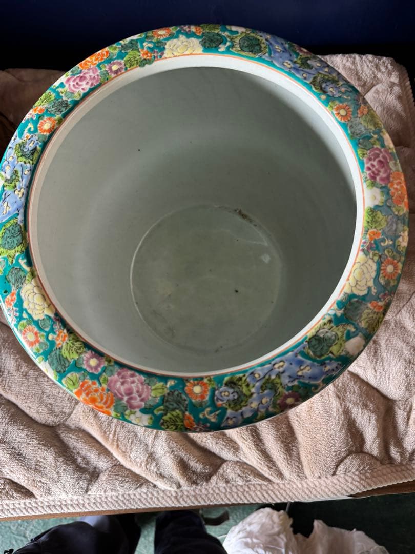 多色彩の陶器製火鉢