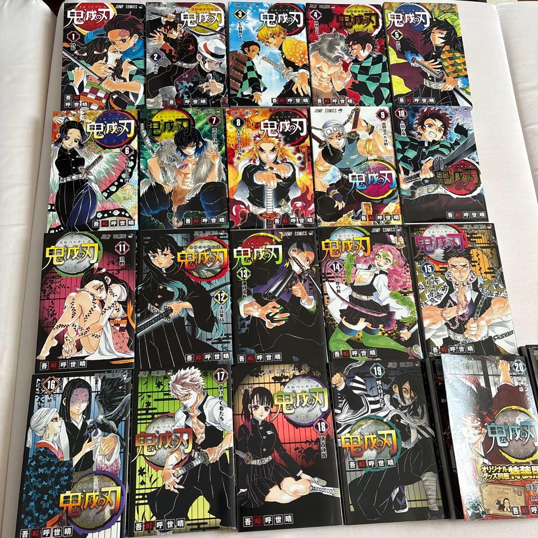 鬼滅の刃1〜23巻ポストカード缶バッジキャラシール付き