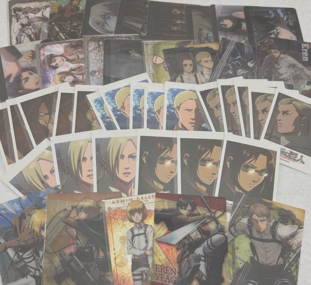 進撃の巨人 グッズ まとめ売り 缶バッジ アクスタ 紙類 200点以上