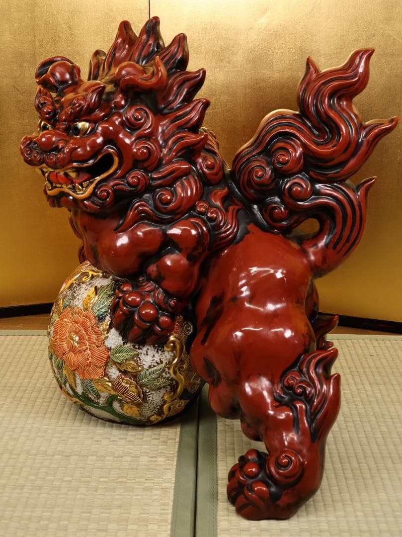 アン、九谷焼　八幡釜　太吉　獅子　牡丹　置物　床飾　高さ56㎝ BK043
