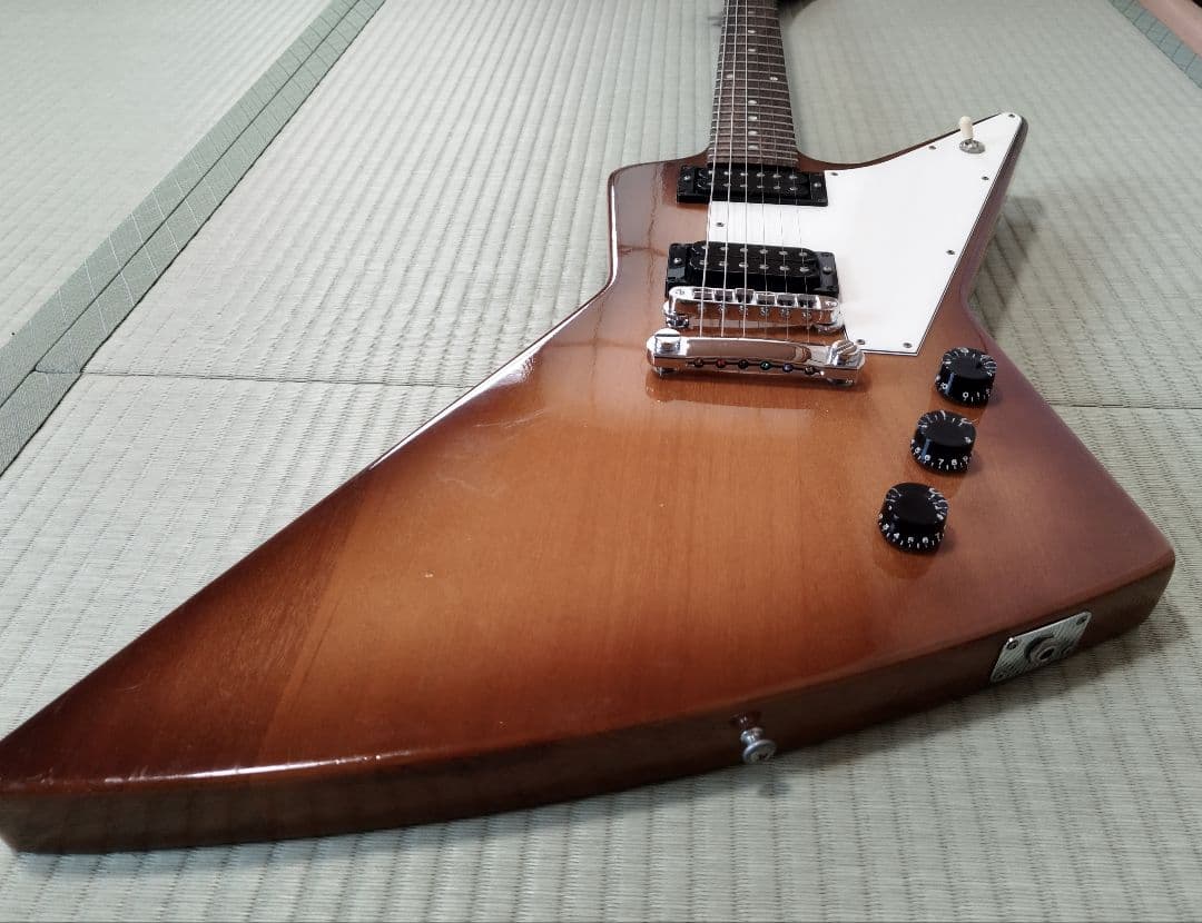 ギブソンエクスプローラー96製Limitid中古です。取りに来れる方のみ。