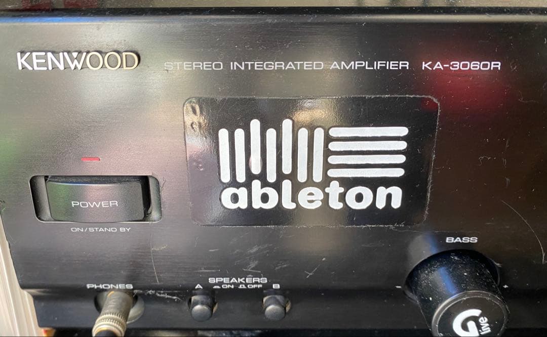 ターンテーブル×2、ミキサー、アンプ、スピーカー×2