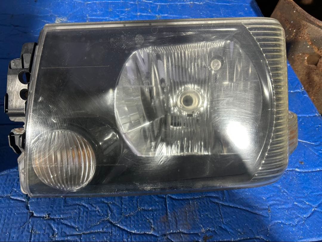 三菱　ミニキャブ　U62T ヘッドライト左右セット