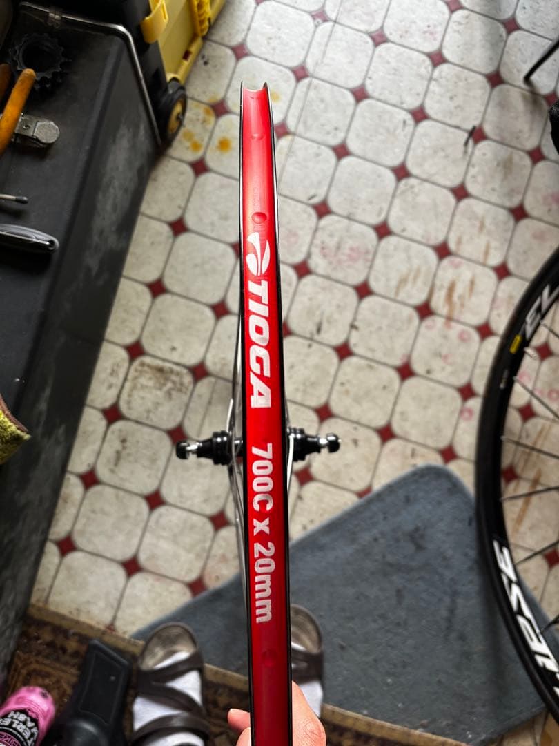 ピストホイール前後タイヤは付属しません