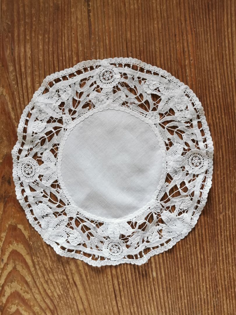 アンティーク ベルギープリンセスレース 30㎝ドイリー 向日葵＆小花モチーフ