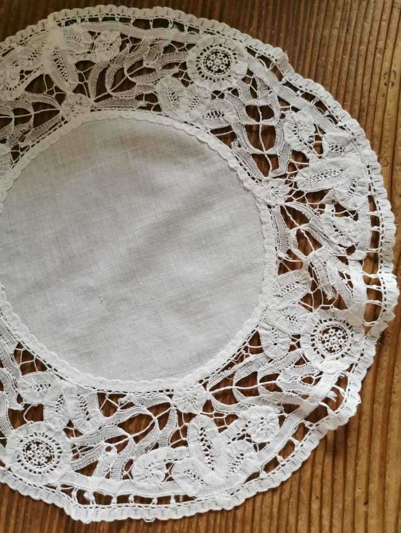 アンティーク ベルギープリンセスレース 30㎝ドイリー 向日葵＆小花モチーフ