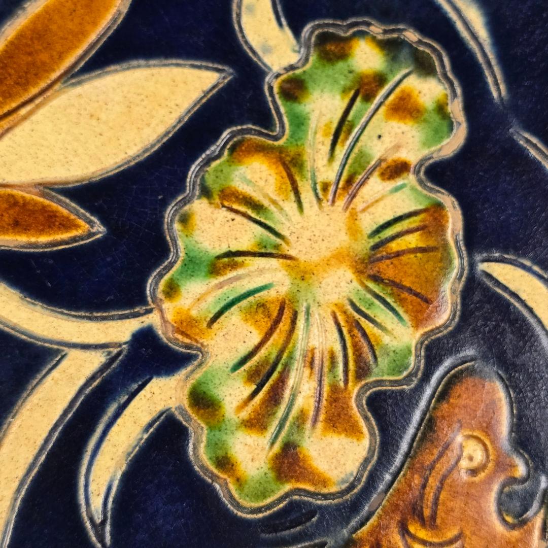 舶来品 希少 中国古磁 唐三彩 陽刻 手描き 蓮魚紋 筆添 筆洗 観賞皿 超美品