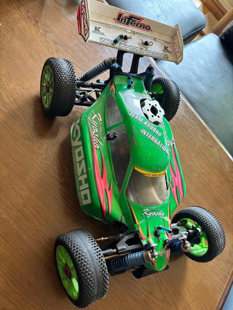 京商　インファーノ　スペアボディ付