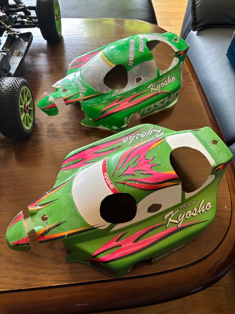 京商　インファーノ　スペアボディ付