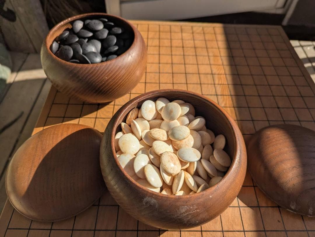 碁盤（へそあり）　脚付き　中古　碁石セット