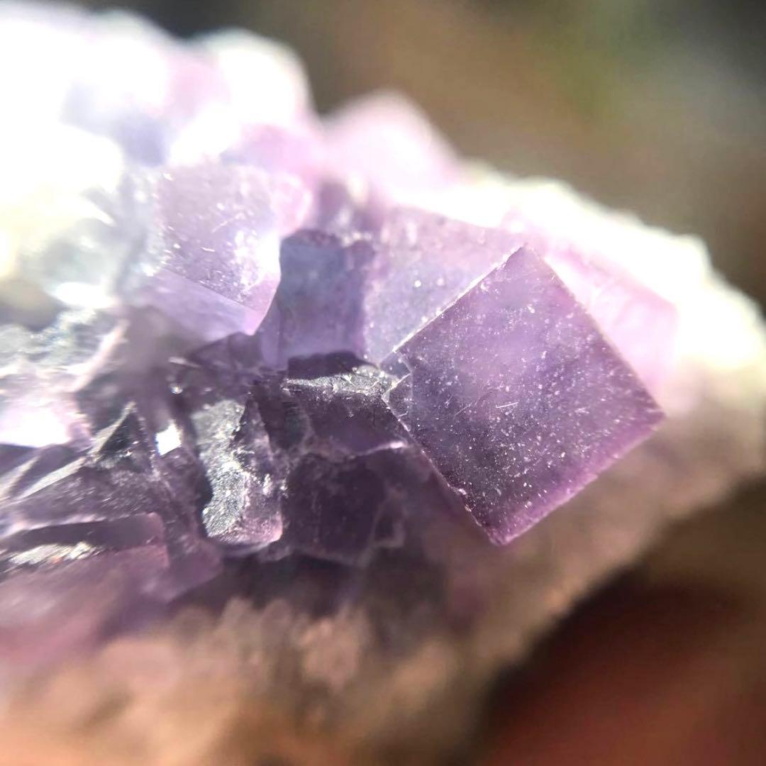 中国 ヤオガンシャン産　パープルブルー　フローライト　水晶　共生鉱物　鉱物標本