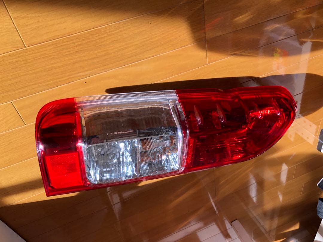 ハイエース 200系 4型~テールライト 2個セット 純正