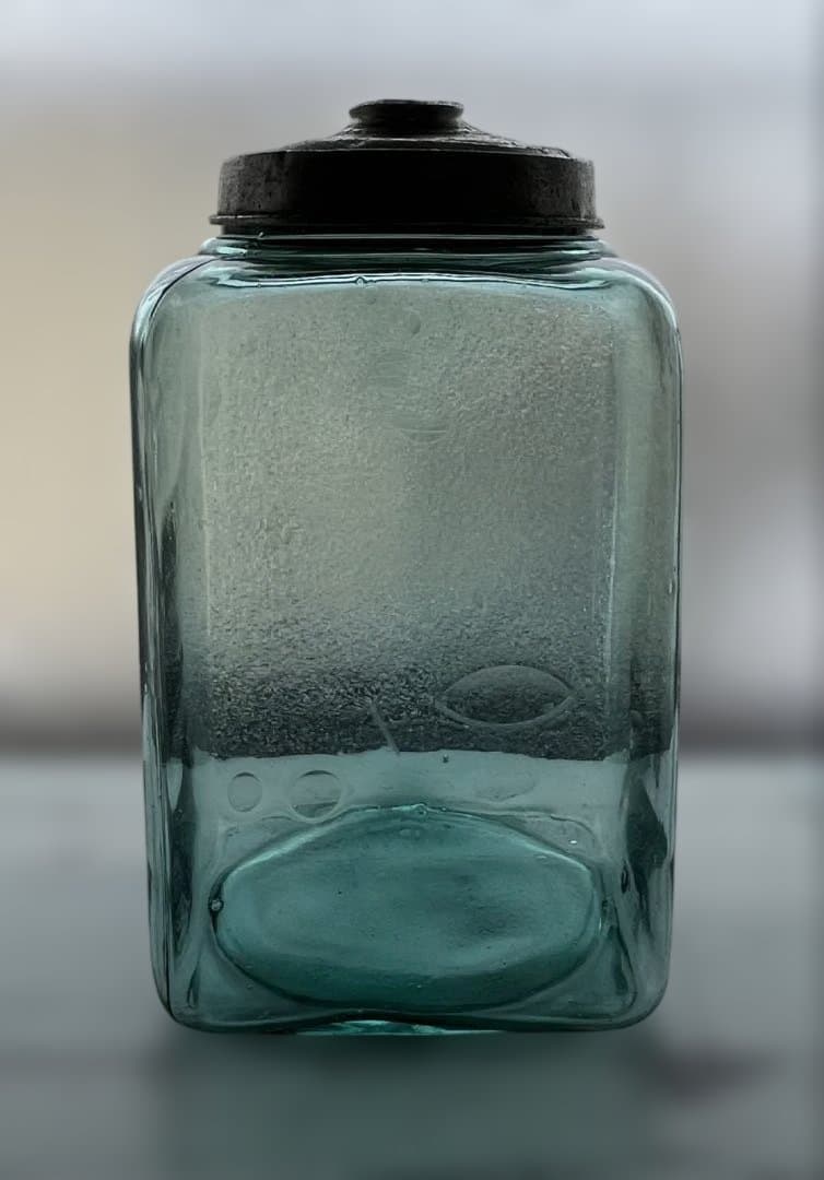 【気泡たっぷりガラス瓶】昭和レトロ　ブルー系　蓋付きガラス瓶