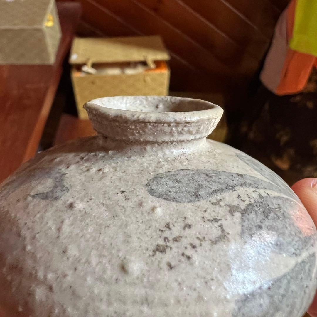 高麗 青磁 鉄砂 唐草模様 小さい花器 一輪挿し