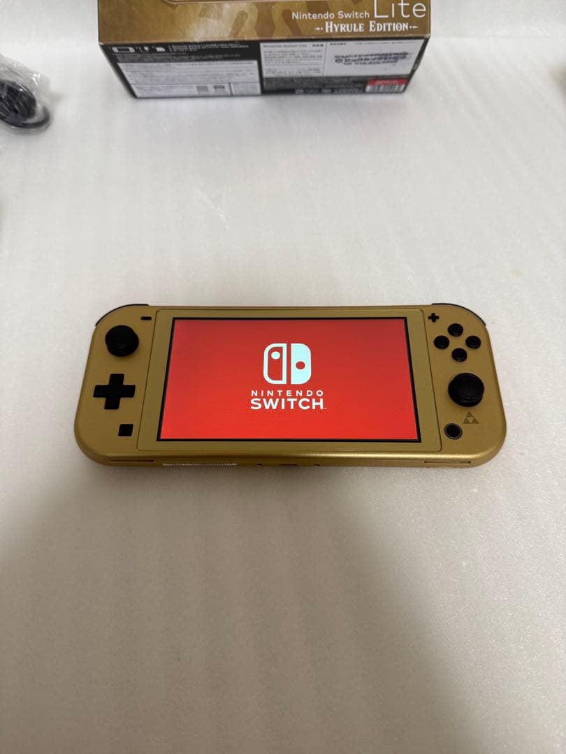 【極美品】ニンテンドースイッチライト ハイラルエディション