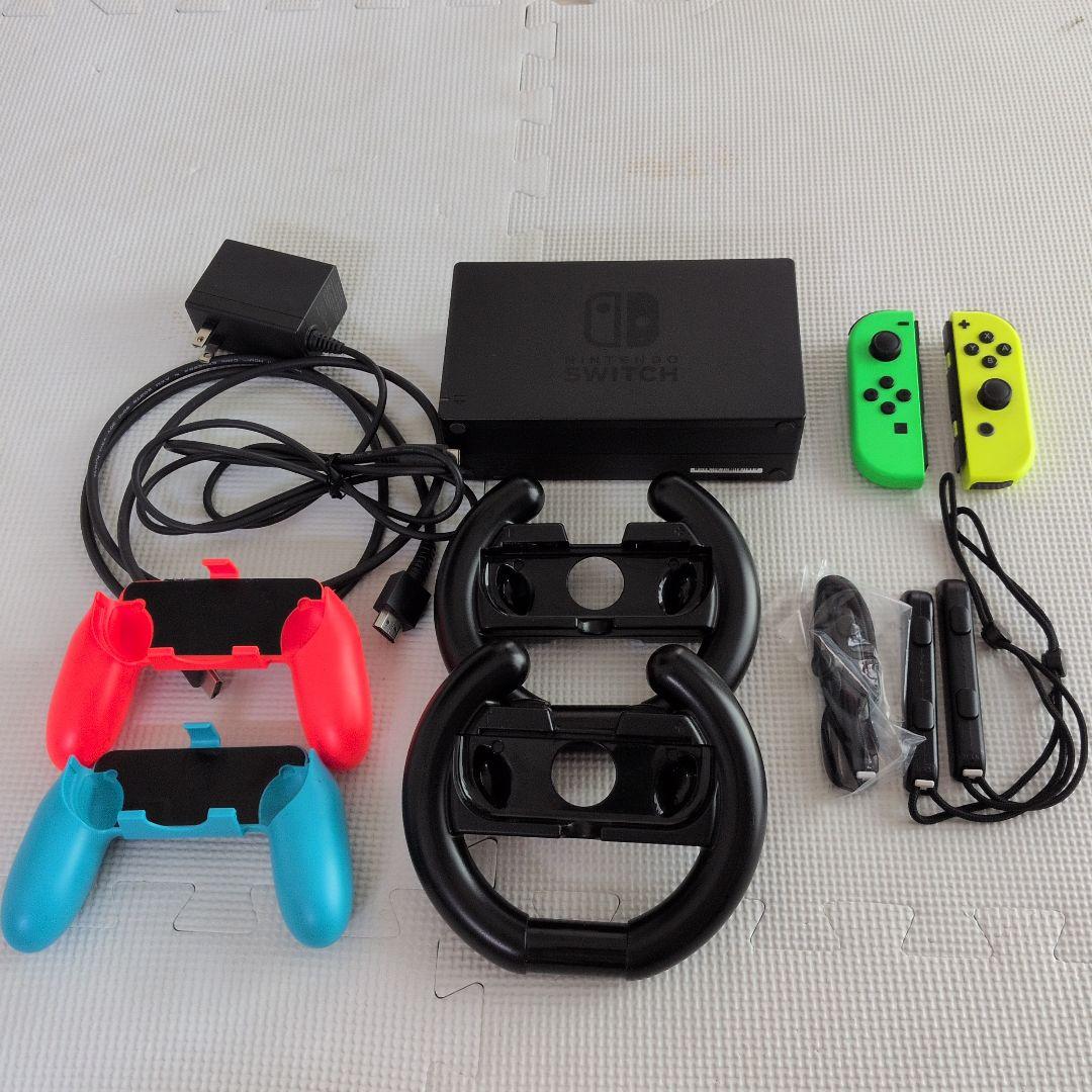 Nintendo Switch 本体と周辺機器マリオカートSDカードセット