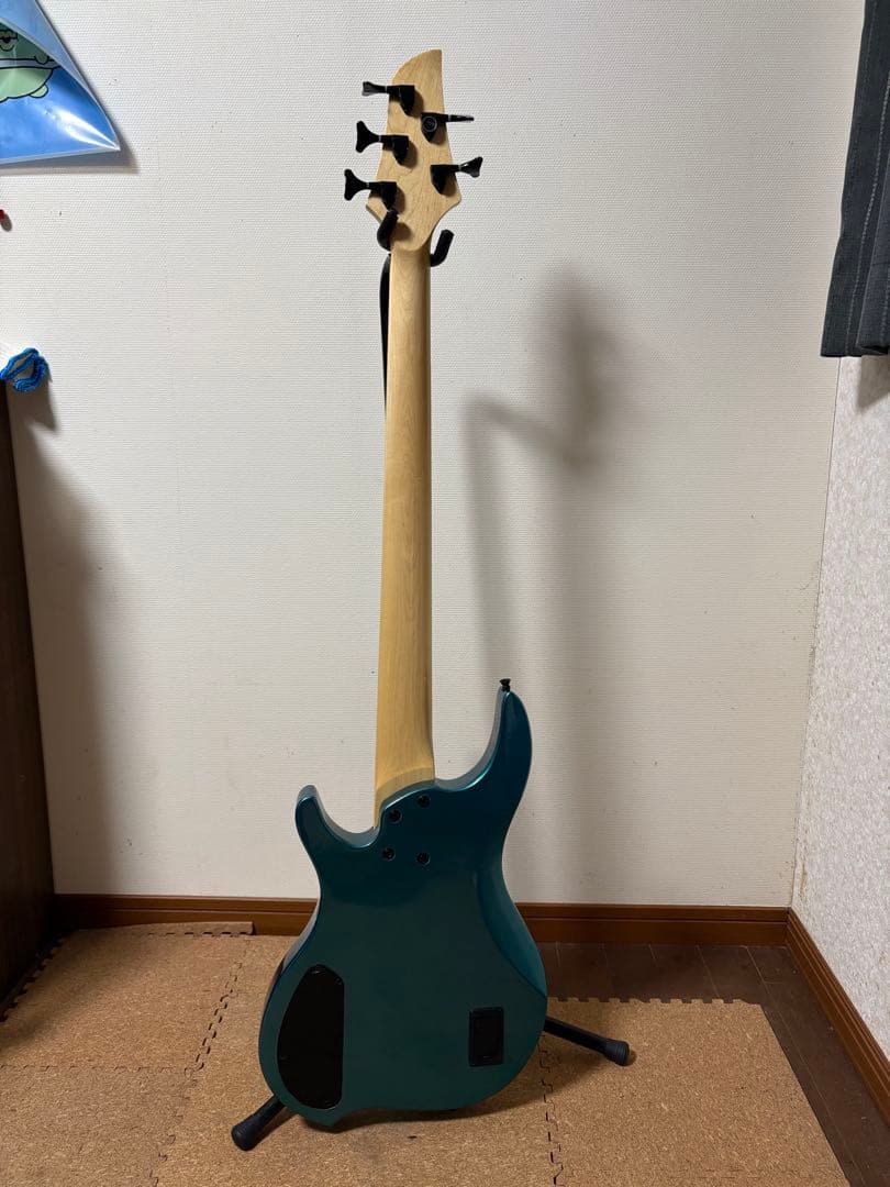中国製5弦エレキベース