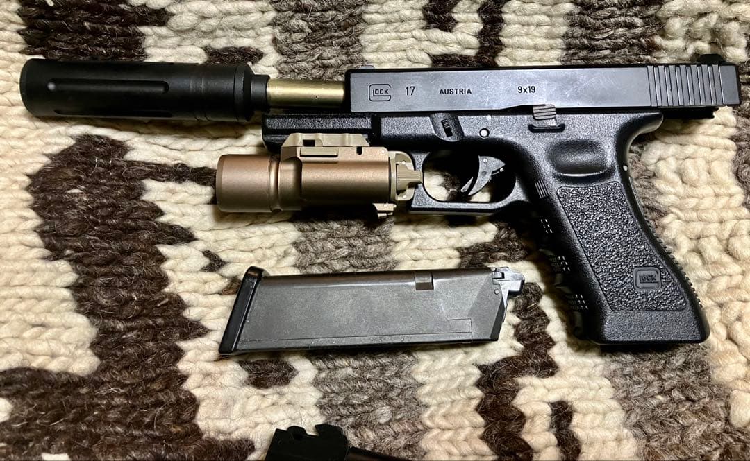 東京マルイ　ガスブローバックハンドガン　グロック17 gen3 カスタム　中古