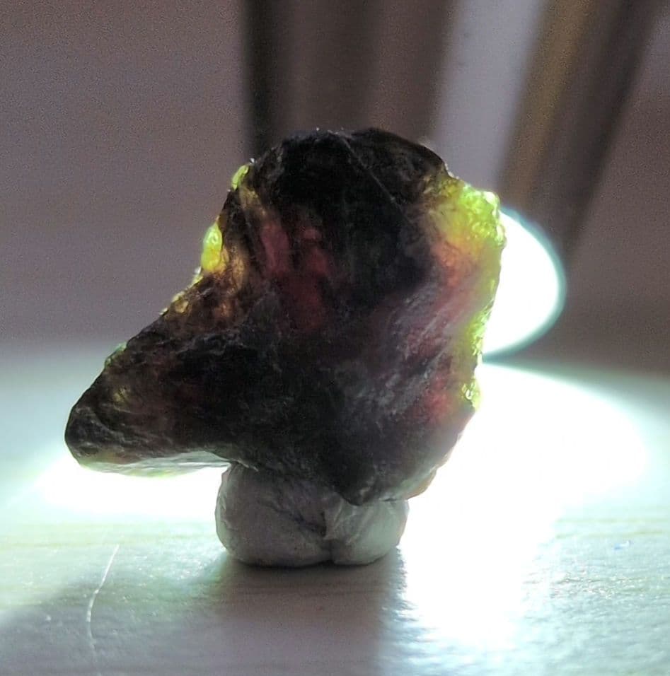 アレキサンドライト　希少宝石鉱物標本