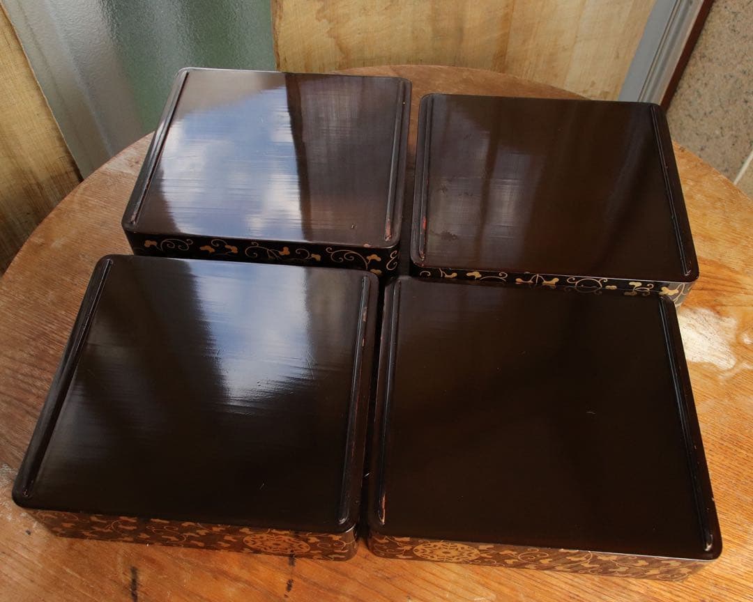 井上鷹の羽家紋　野弁当一式　時代漆芸　漆塗　金蒔絵　唐草　木製　提重