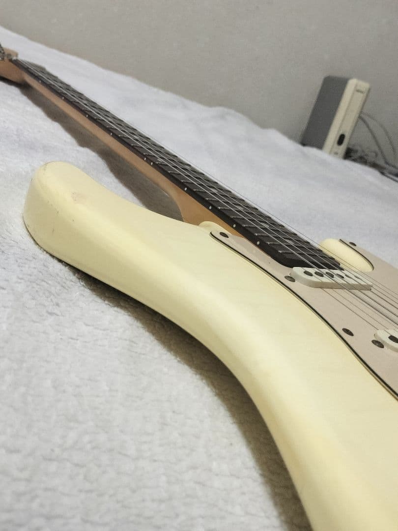 フェルナンデス ストラトキャスター アイボリー LE-1Z