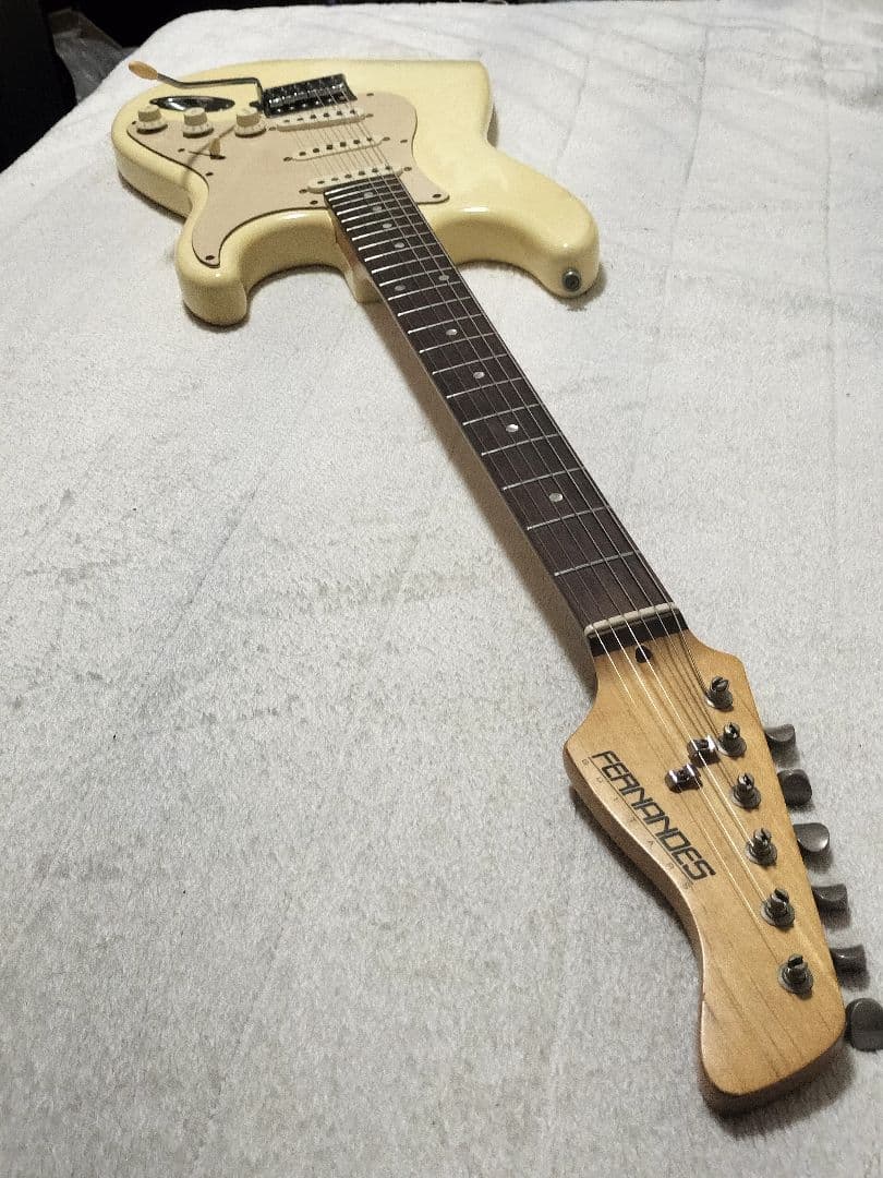 フェルナンデス ストラトキャスター アイボリー LE-1Z