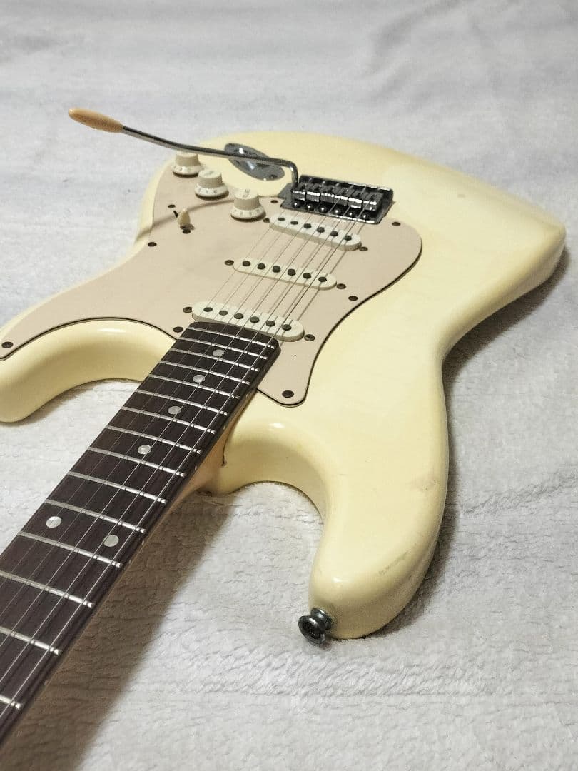 フェルナンデス ストラトキャスター アイボリー LE-1Z