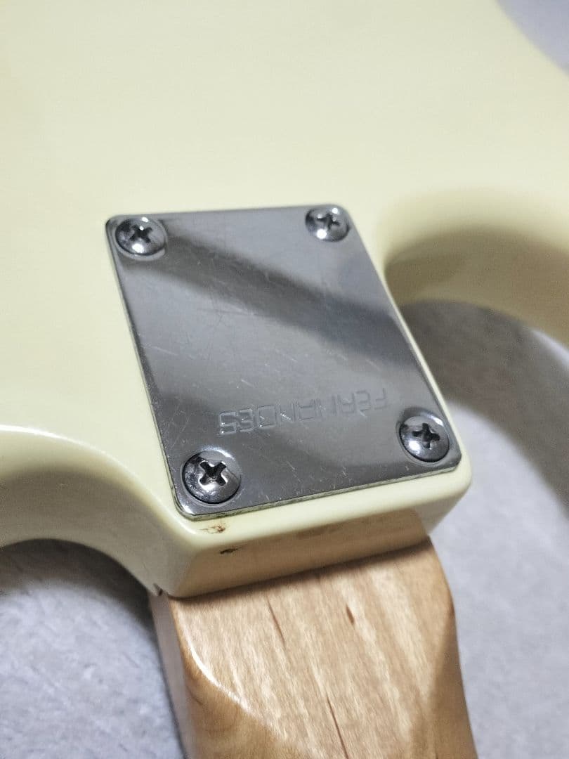 フェルナンデス ストラトキャスター アイボリー LE-1Z