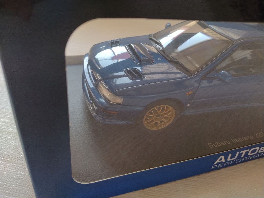 オートアート　1/18　スバル インプレッサ 22B STi バージョン