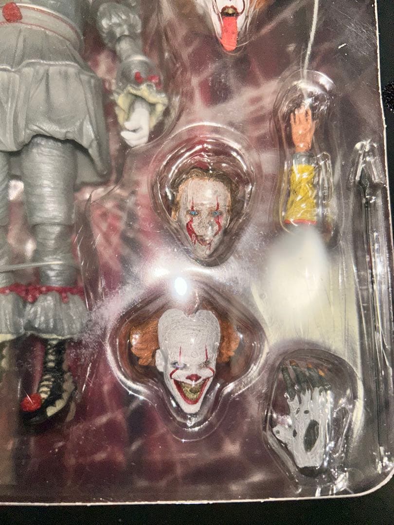 新品NECA ITペニーワイズ アクションフィギュア 18cm