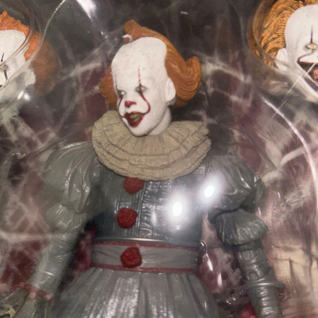 新品NECA ITペニーワイズ アクションフィギュア 18cm