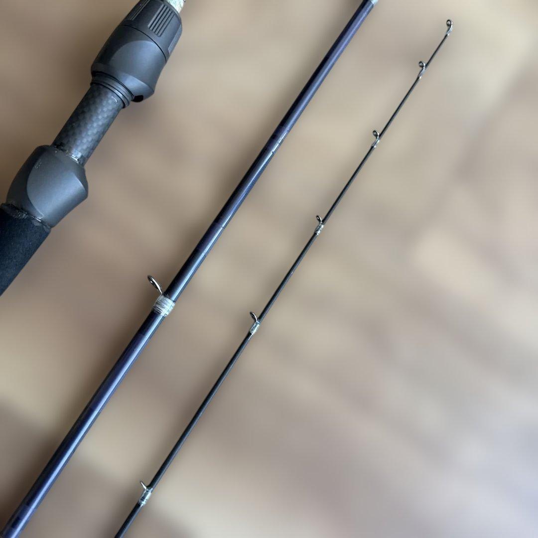 ヘラ竿をヘチ竿に改良した竿となります。　先端にトルザイトガイドを使用しています。