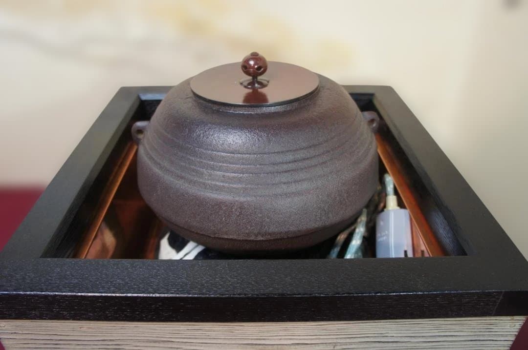 ☆焼杉置炉 在銘 筋釜 釜鐶 置炉用600w炭型電熱器 送料込み