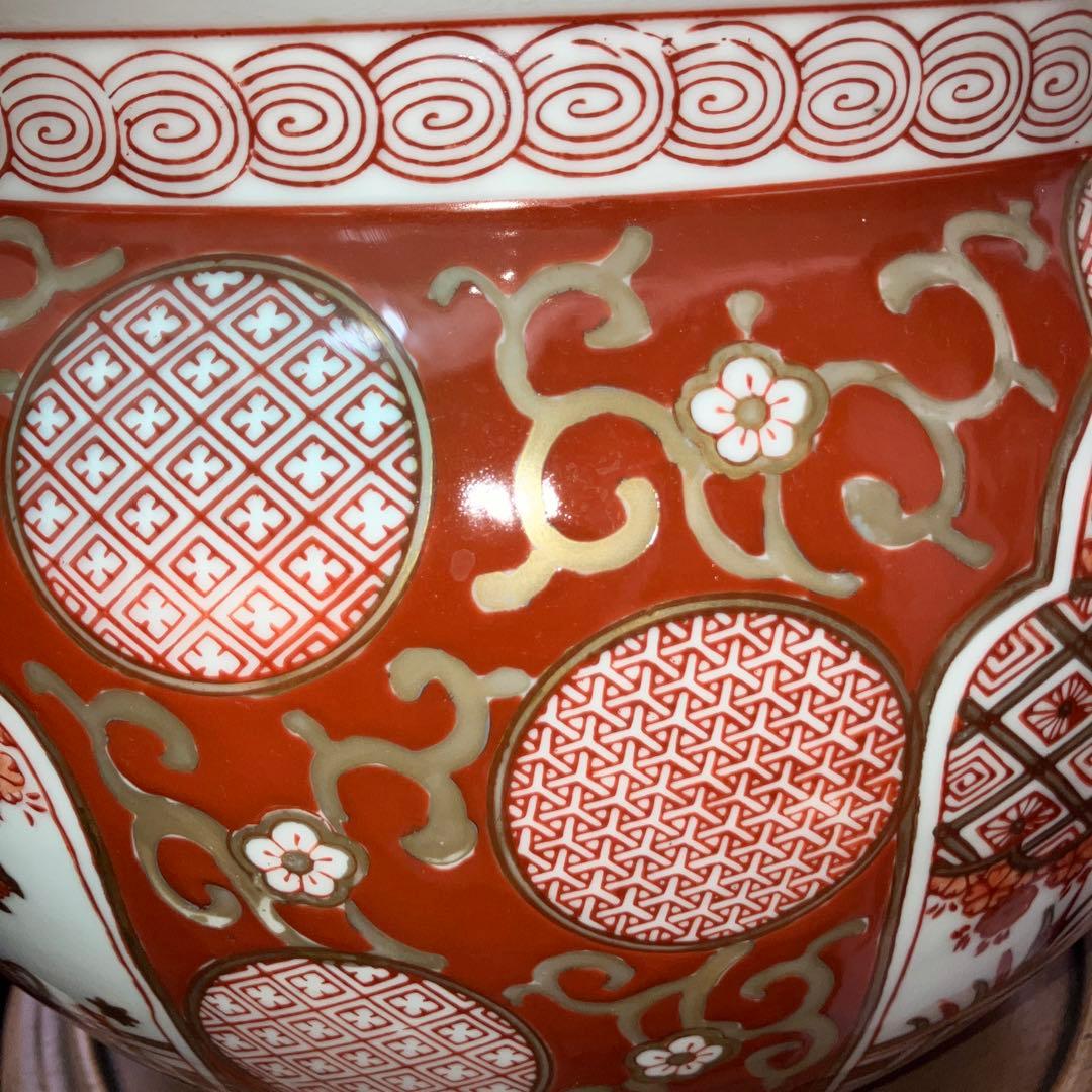 赤と白の花柄陶器鉢