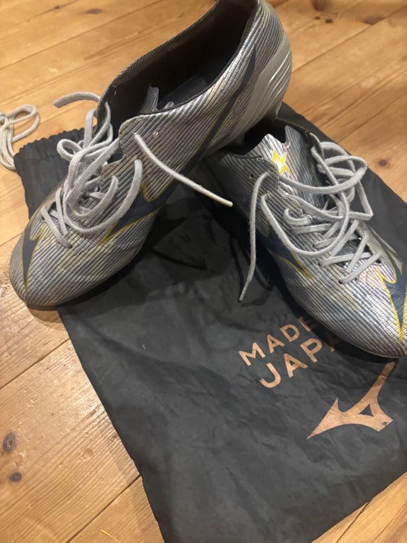 ミズノアルファ2ジャパン　サッカースパイク　袋付き