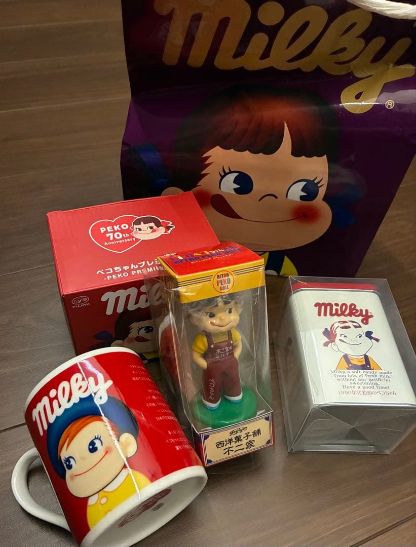 超激レア 限定 2021年 福袋 不二家 レトロペコちゃん 70周年マグ 白缶