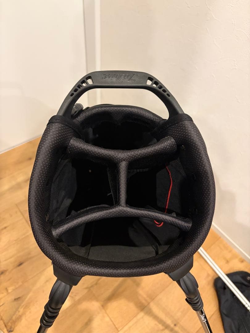 Titleist プレイヤーズ4 スタンドキャディバッグ 黒/白　8.5型