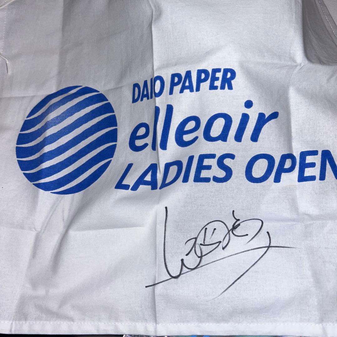 渋野日向子AIGオフィシャルボール直筆サイン、エリエールピンフラッグ直筆サイン