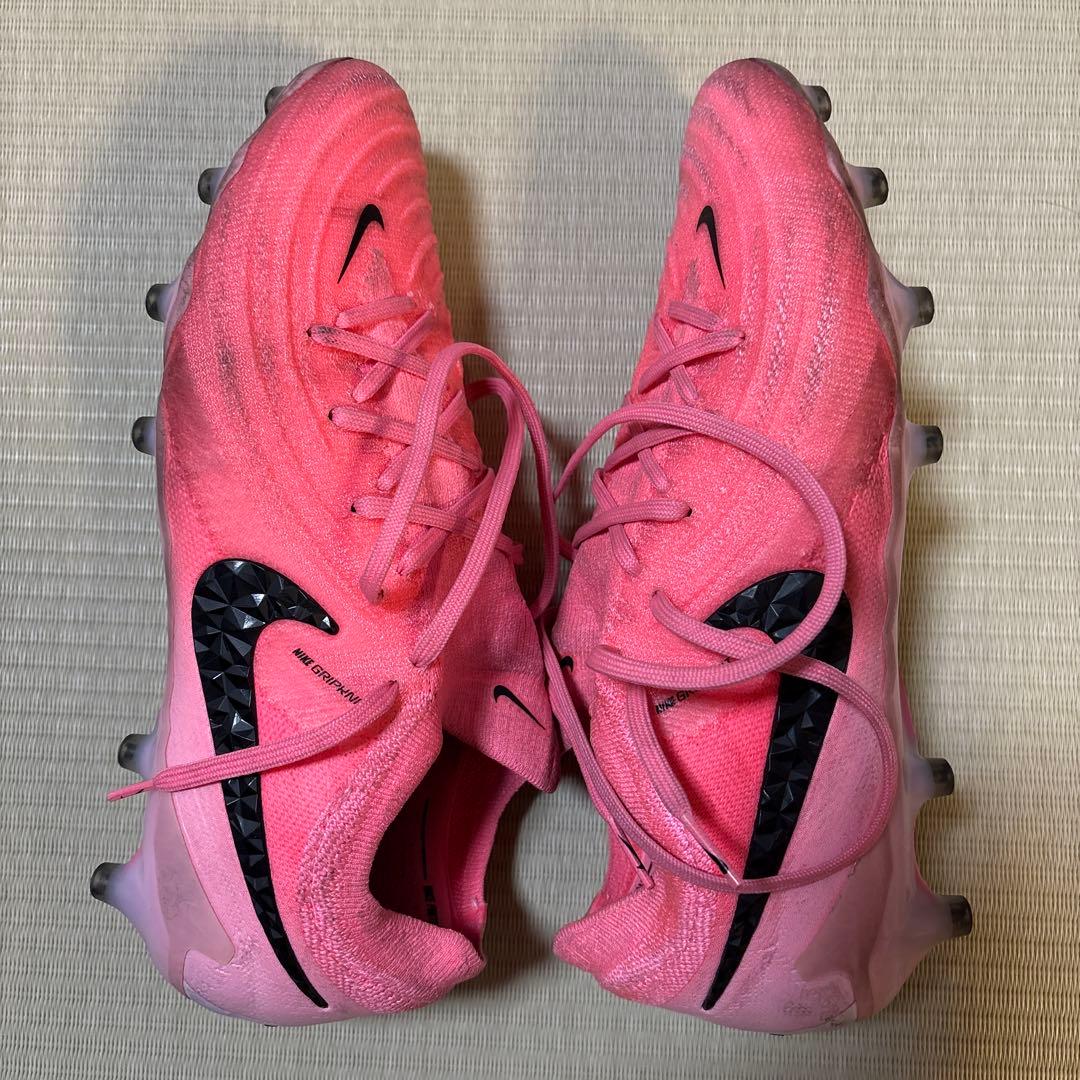 Nike Phantom ピンク サッカーシューズ
