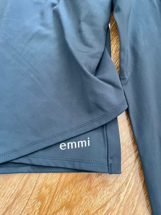 【エミヨガ新品紙タグ付き2点セット❗️】サスティナレッチプルオーバー&美脚レギンス