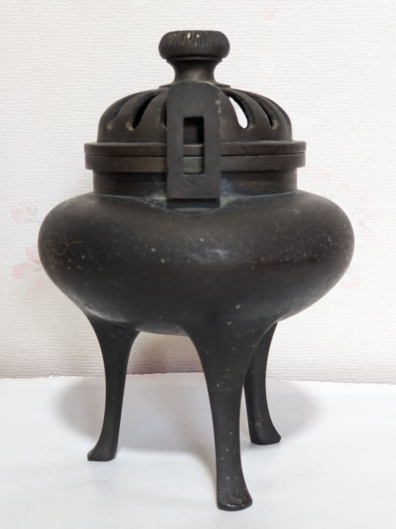 ♦高岡銅器 透し火屋蓋 袴形 三足香炉 銅器 唐金 香道具 置物 飾り 骨董品