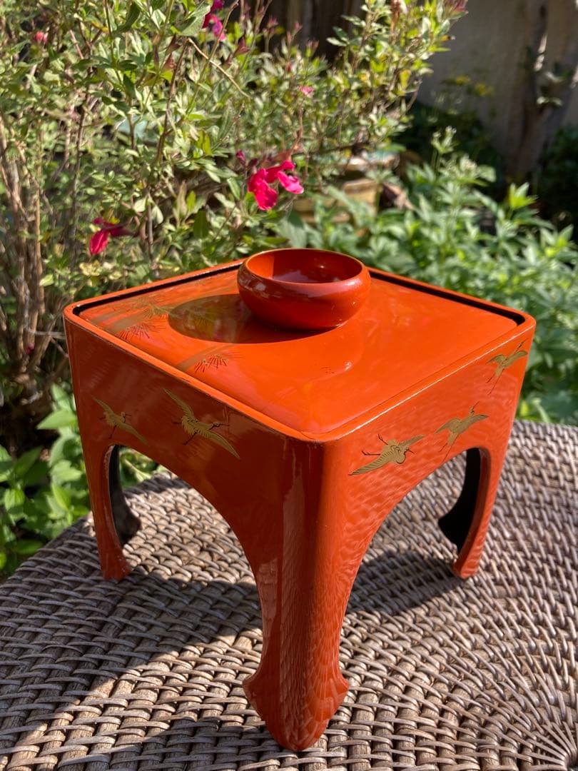 京都の美しいヴィンテージ品　昭和8年　漆器セット 鶴　盃　金箔装飾　正月　大晦日