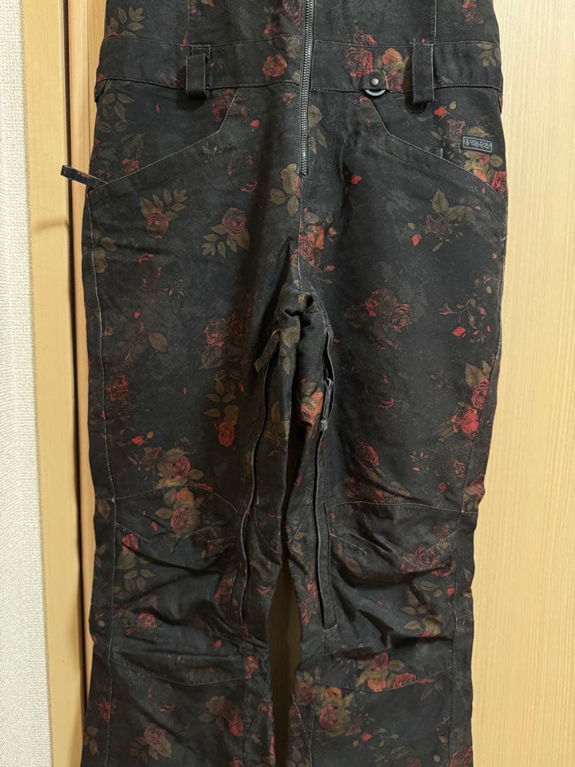 VOLCOM ボルコム スノーボードウェア パンツ ビブパン レディース 花柄
