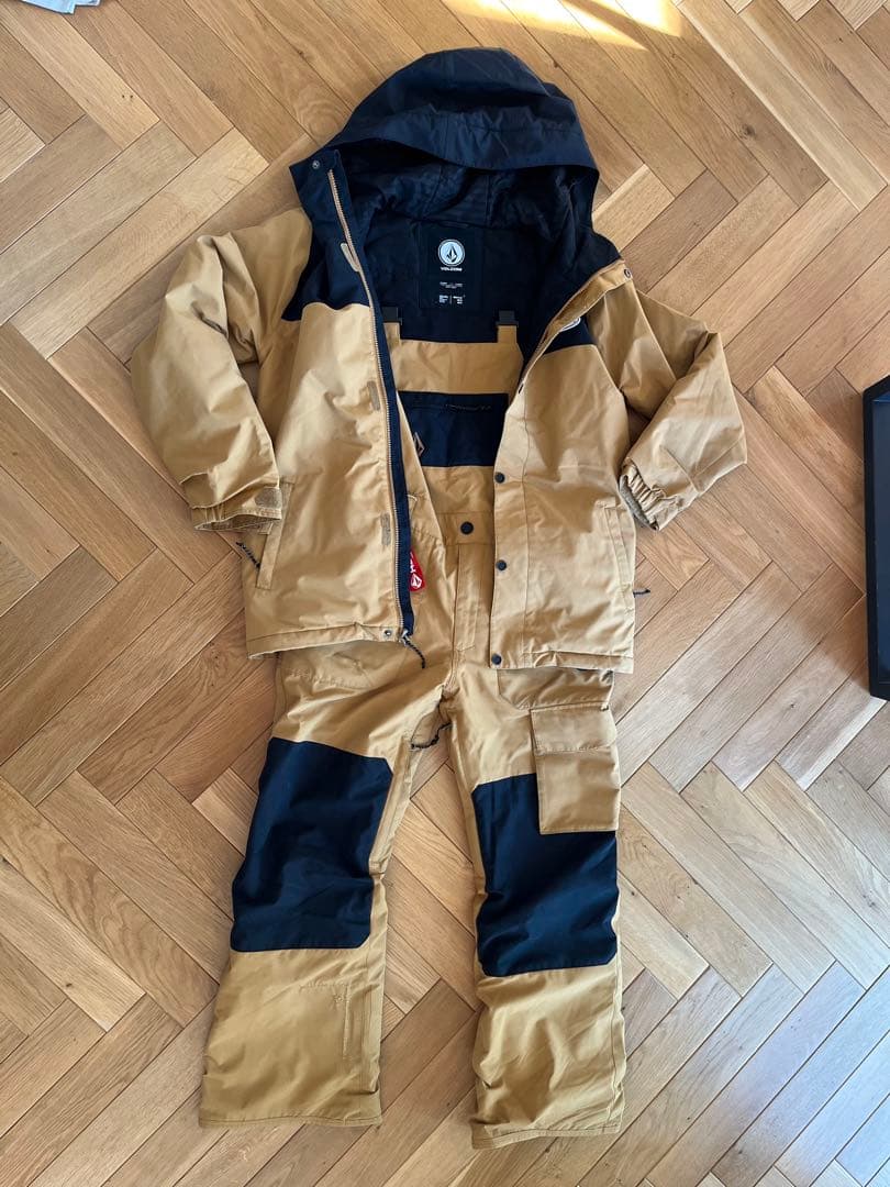 スノーボード VOLCOM KIDS JACKET & BARKLEY BIB OVERALL